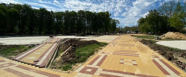 В станице Анапской продолжается реконструкция парка