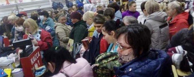 В Рубцовске покупатели устроили давку в магазине из-за скидок