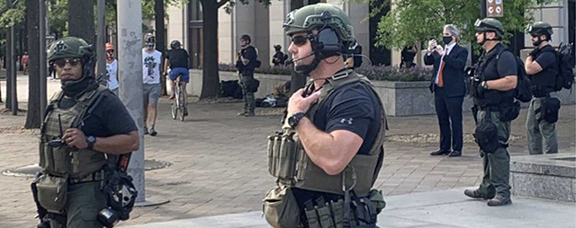 На улицах в США заметили военных без опознавательных знаков