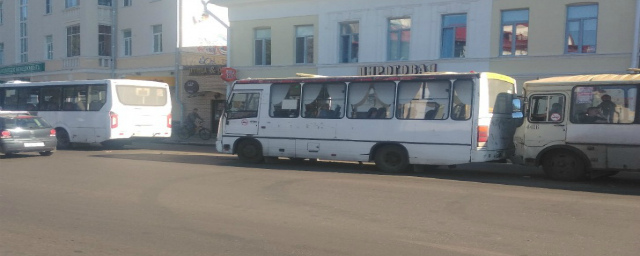 В Архангельске пострадали семь человек после столкновения трех автобусов