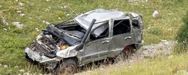 В Крыму автомобиль с пассажирами сорвался в ущелье, один человек погиб