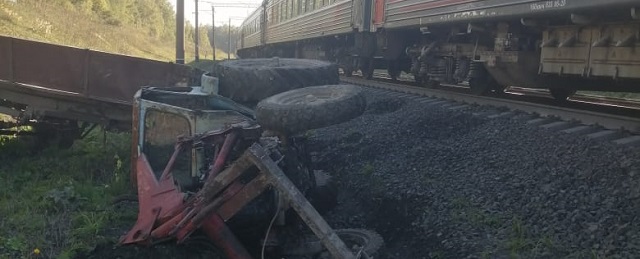 Пассажирский поезд «Абакан-Москва» на Алтае столкнулся с трактором