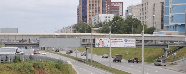 В Новосибирске ремонтируют пешеходные мосты через Ипподромскую