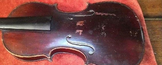 Житель Москвы нашел скрипку Страдивари во время уборки в доме