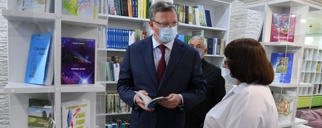 Губернатор Омской области открыл вторую модельную библиотеку