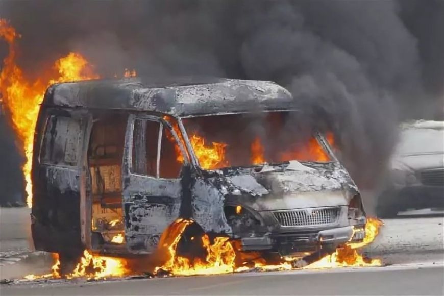 В Якутске в маршрутном автобусе произошел пожар