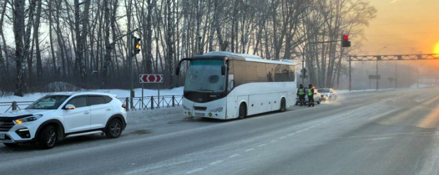 51 пассажир сломавшегося под Новосибирском автобуса едва не замерз на трассе