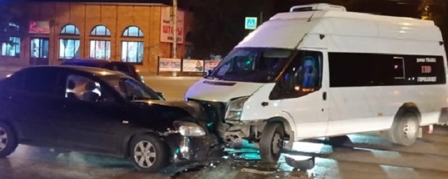 Двое детей и двое взрослых пострадали в ДТП с волгоградской маршруткой