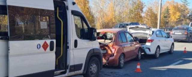Два ребёнка пострадали в массовой аварии в Новосибирске