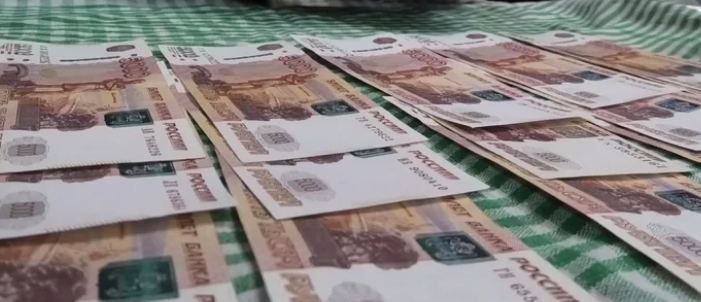 В Иркутске таксист спас трех пенсионерок от мошенничества на миллион рублей