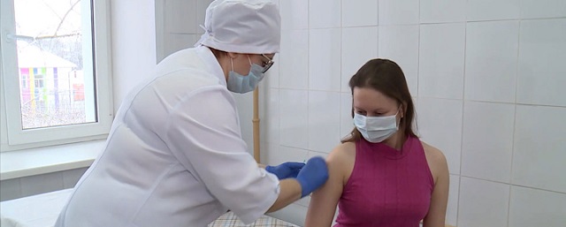 Мурашко: В России только 2% привитых граждан заболевают COVID-19
