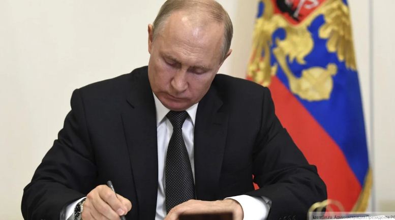 Путин подписал указ об оказании гуманитарной помощи жителям ДНР и ЛНР