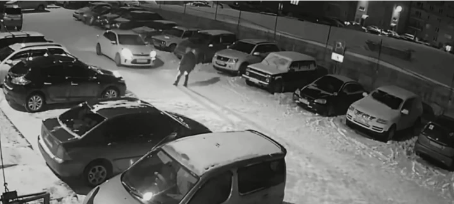 В Новосибирске водитель автомобиля сбил преследовавшего его мужчину