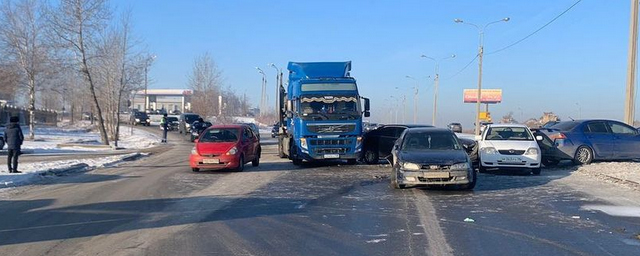 В массовом ДТП на объездной Ново-Ленино в Иркутске пострадали три человека