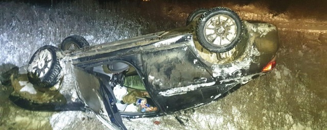 В ДТП с переворотом на трассе под Волгоградом пострадала 26-летняя пассажирка