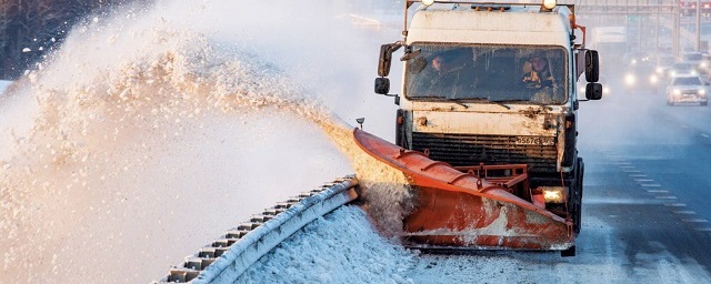 В Раменском округе чистят улицы от снега