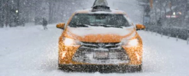 Из-за снегопада в Брянске взлетели цены на такси