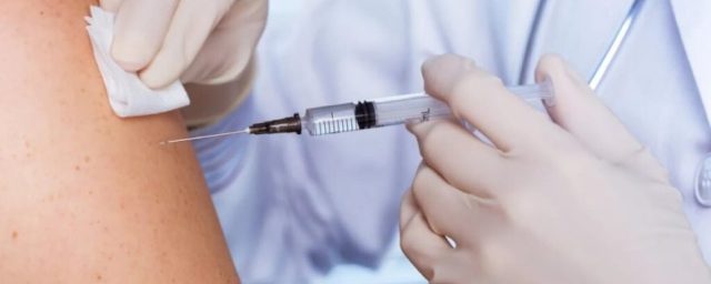 В Греции мужчина скончался через восемь минут после прививки от ковида