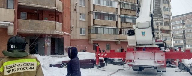 В Магнитогорске из-за пожара в многоэтажном доме эвакуировали более 60 человек