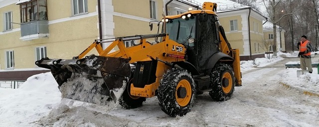 В ТУ «Новохаритоновское» продолжается уборка снега