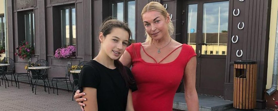 Анастасия Волочкова призналась, что не знает, где живет ее дочь (Видео)