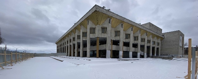 В Череповце отремонтируют стилобат Дворца металлургов