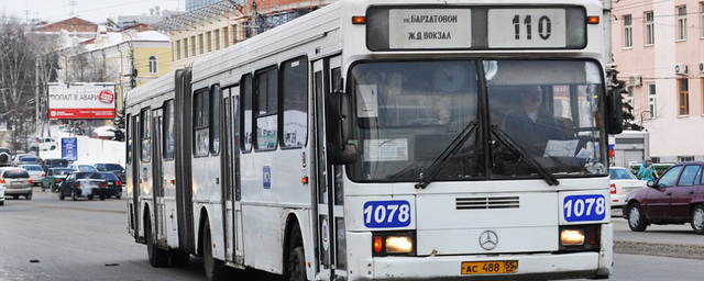 В Омске во время движения скончался водитель пассажирского автобуса