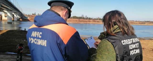 Разлив нефтепродуктов произошел в реке Волхов под Великим Новгородом