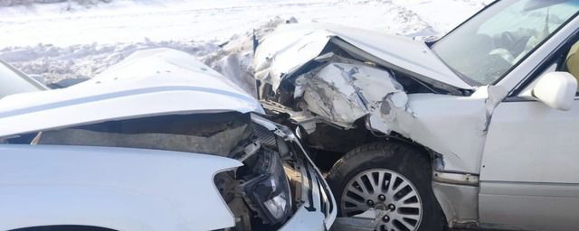В Якутии на ледовой переправе в ДТП пострадали две женщины и ребенок
