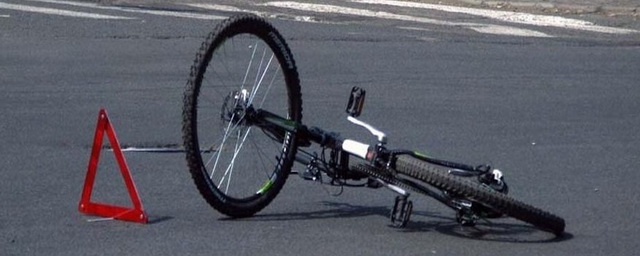 В Омске водитель иномарки во дворе дома сбил 11-летнего велосипедиста