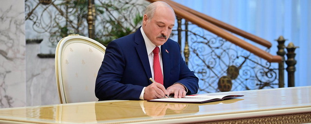 СМИ: команду принять в Минске самолет Ryanair отдал Лукашенко