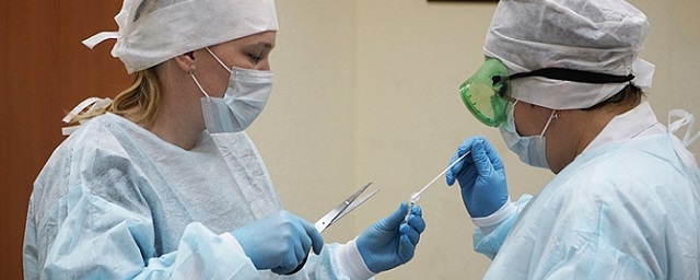 Врач из Екатеринбурга заразился COVID-19 после вакцинации