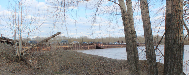 В Бийске сильное течение реки снесло понтонный мост