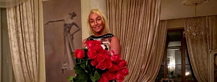 Анастасия Волочкова поздравила фанатов с Пасхой снимком в бикини - Видео