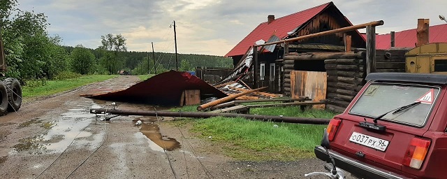 От урагана в Старой Ляле досталось школе и двум домам