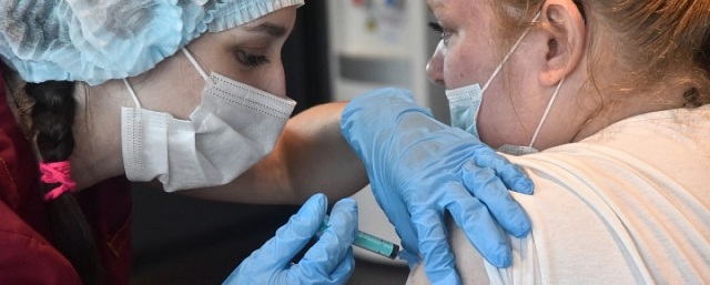 Томским работодателям рекомендовали давать работникам отгулы для вакцинации