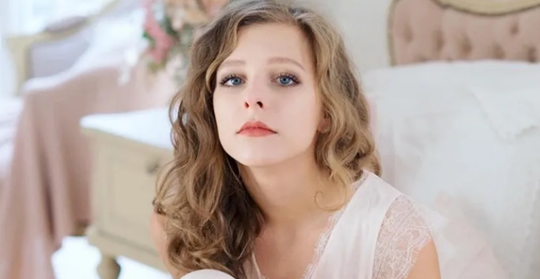 Беременная Арзамасова рассказала, как спастись от хейтеров - Видео