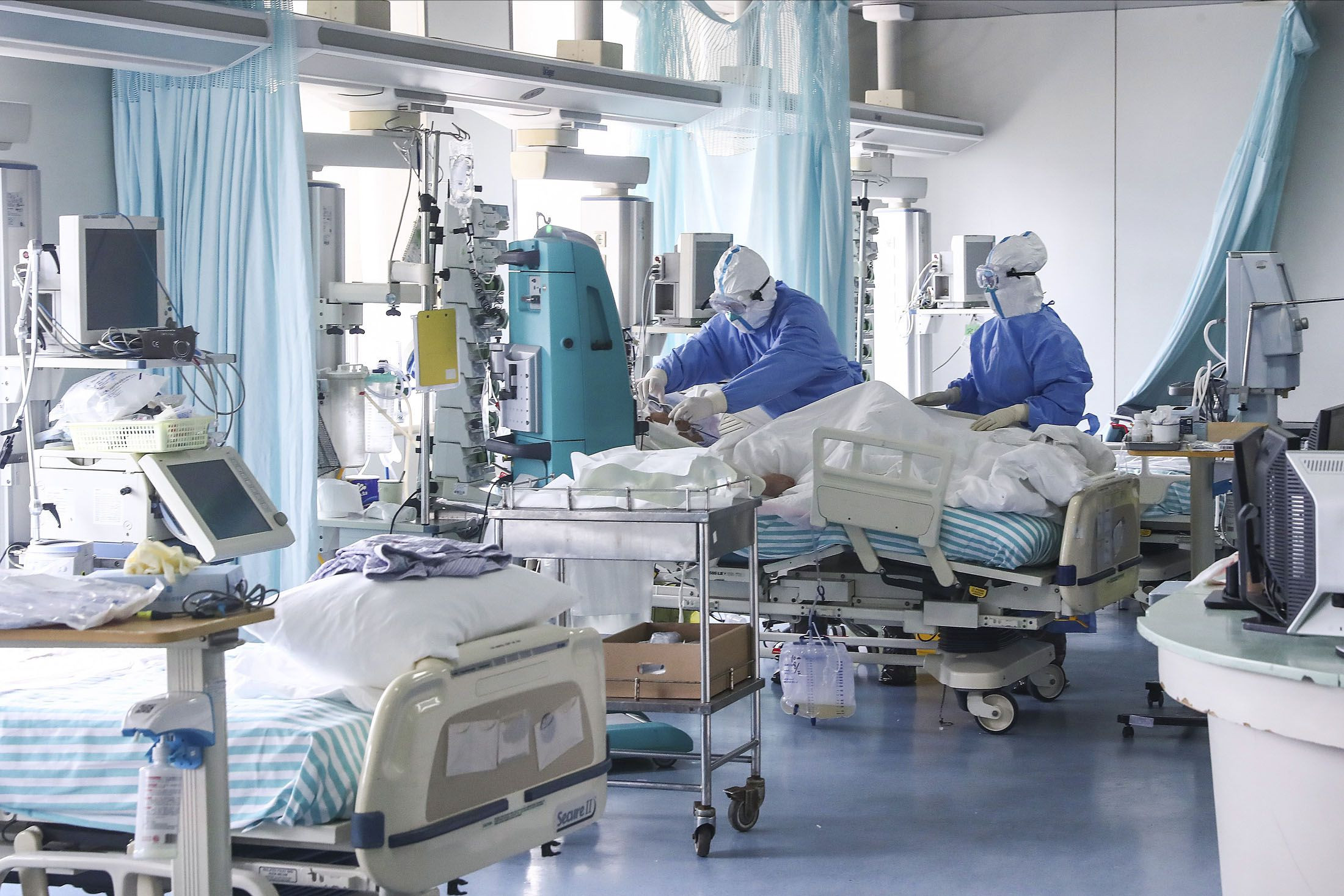 В двух больницах Новосибирска снова откроют госпитали для больных коронавирусом