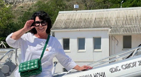 Надежда Бабкина прокатилась на роскошном катере по Севастополю