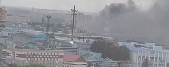 В Новосибирске горят три частных дома в Железнодорожном районе