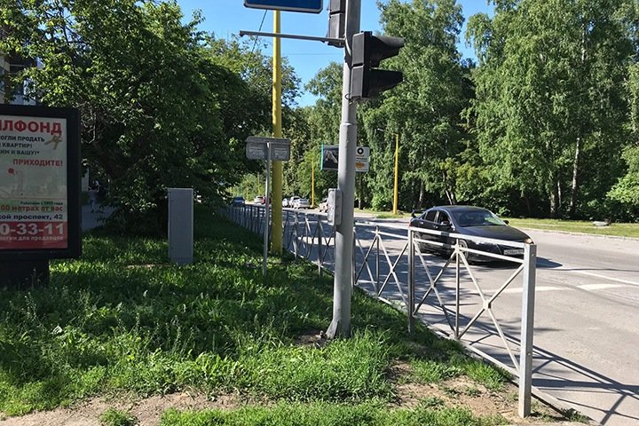 В Советском районе Новосибирска снесут более 900 секций пешеходных ограждений
