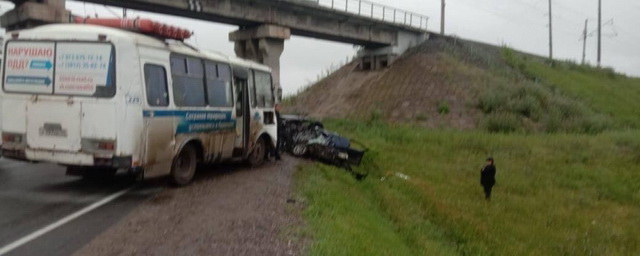 В Омской области в ДТП с автобусом пострадали два человека