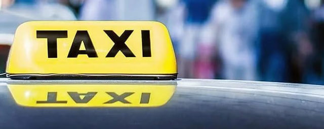 В Новосибирске пассажир перепутал такси и накричал на глухонемого водителя