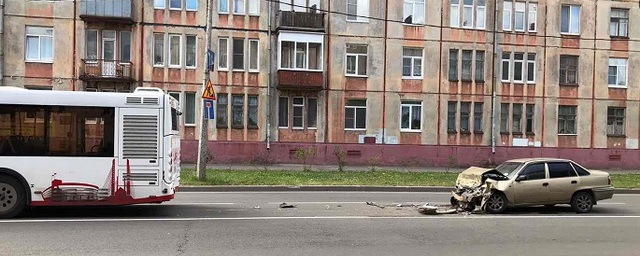 В Череповце в ДТП с автобусом пострадали три человека