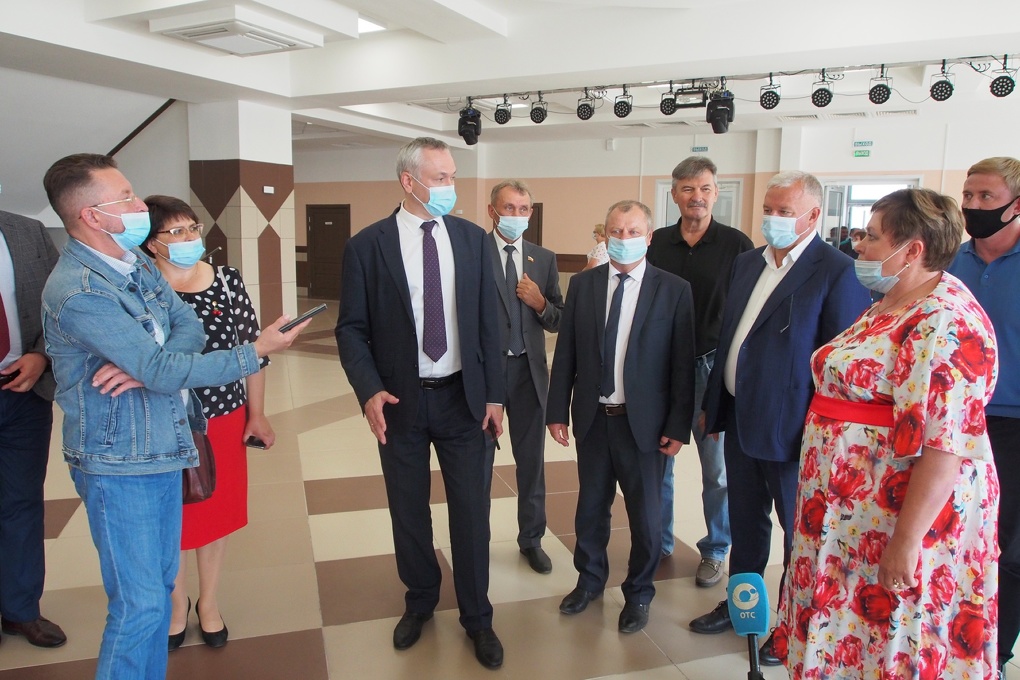 Травников проконтролировал исполнение указания президента по строительству ДК в Чистоозерном