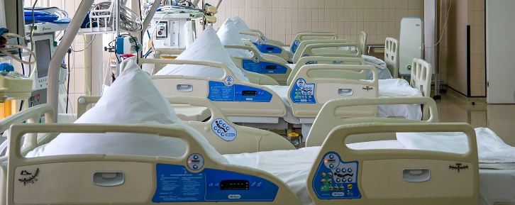 Больница во Владикавказе приостановит приём больных COVID-19 после гибели пациентов