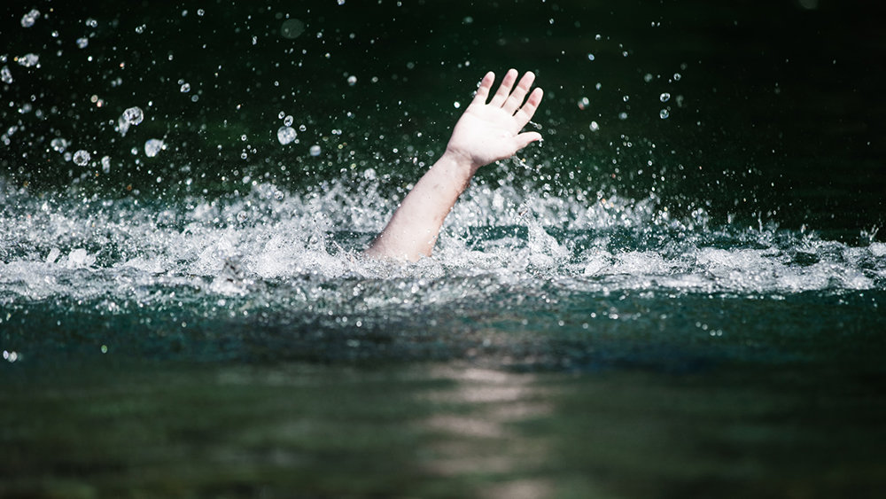 В озере на глазах у отца утонул 12-летний житель Новосибирской области
