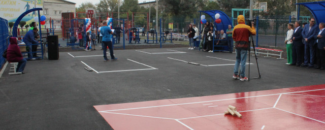 Новую спортивную площадку для игры в городки открыли в Искитиме