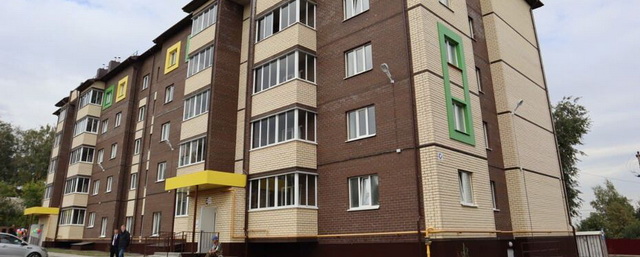 В Семилуках десять семей из аварийного дома получили новые квартиры