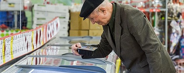 Уральские пенсионеры на выборах получат карточки по 150 руб. на покупку еды в «Пятерочке»